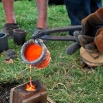 Atelier réduction de minerais. Coulage de bronze.