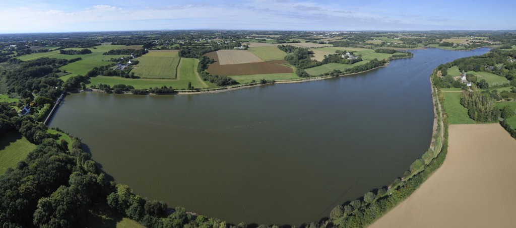 Vue panoramique de la retenue du Moulin Neuf (Pont-l'Abbé)