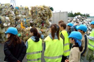 Sensibilisation des scolaires au tri - visite du centre de tri de Fouesnant